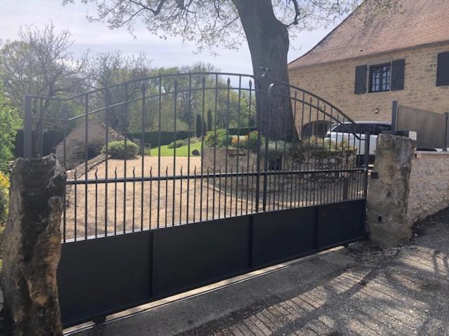 Agreable Chambre D Hote Avec Piscine Et Jacuzzi Thégra Extérieur photo