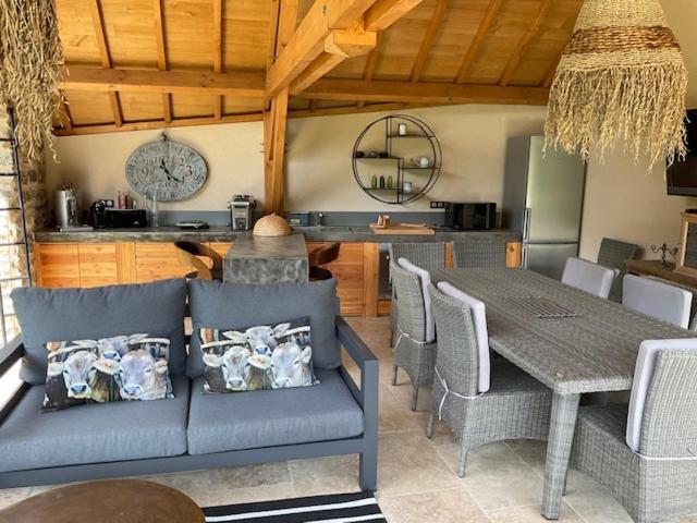 Agreable Chambre D Hote Avec Piscine Et Jacuzzi Thégra Extérieur photo